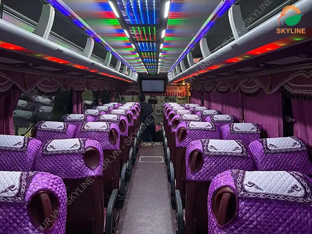 Nội thất xe thuê đi Hạ Long từ nhà xe Skyline sang trọng