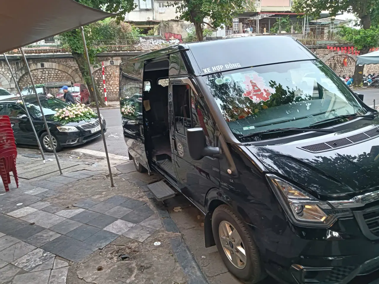 Thuê xe cưới 16 chỗ sang trọng