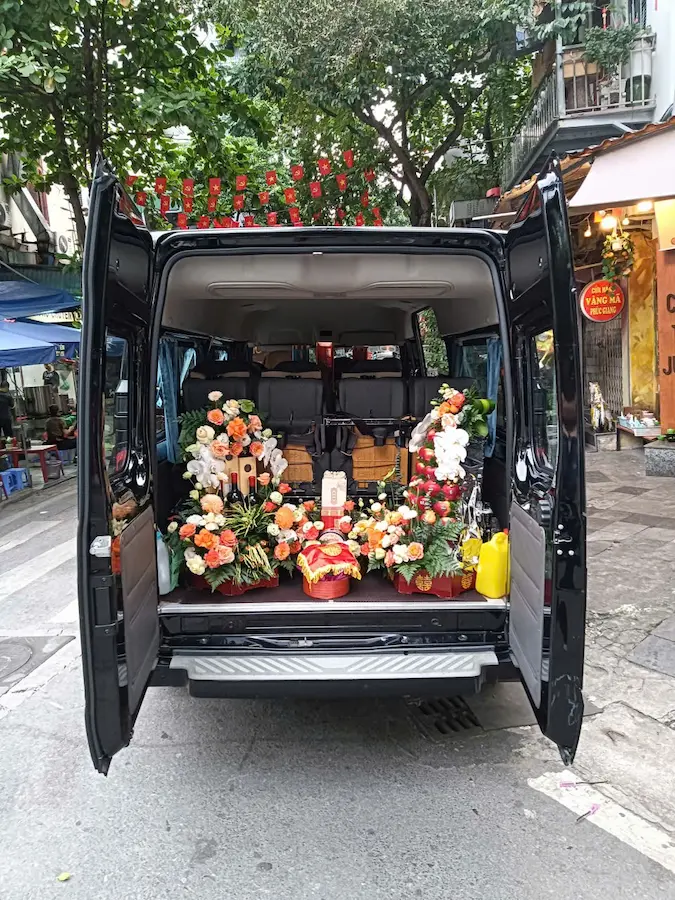 Thuê xe cưới 16 chỗ