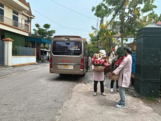 Thuê xe cưới 29 chỗ