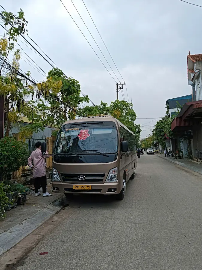 Thuê xe cuoiwsi 29 chỗ đa dạng chủng loại