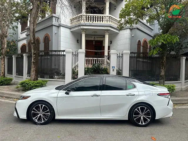 Thuê xe 4 chỗ đi Hạ Long sạch đẹp từ nhà xe Skyline