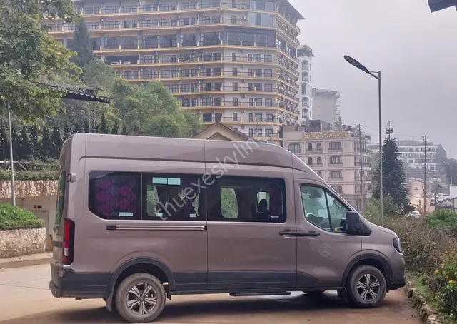 Hyundai Solati 16 chỗ đi Hạ Long.