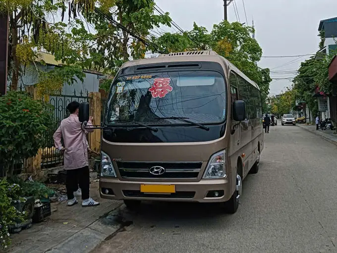 Thuê xe cưới 29 chỗ tại Hà Nội - 03