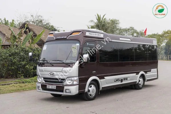 Thuê xe Limousine đi Hạ Long dòng Fuso